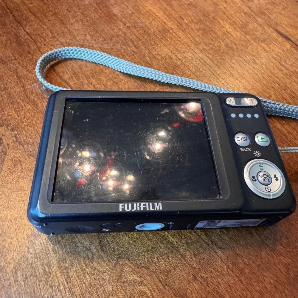 Fujifilm‎ Digital Camera TESTED Black FinePix J38 12.2MP 3x Optical Zoom Retro